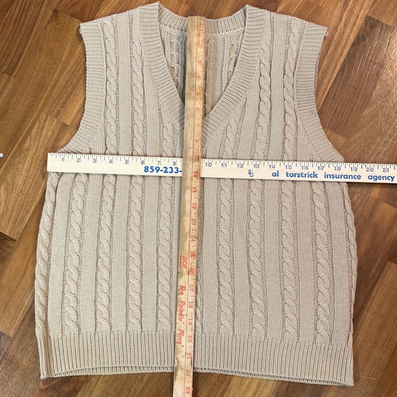 Shein cable knit, V-neck sweater vest - Picture 5 of 6
